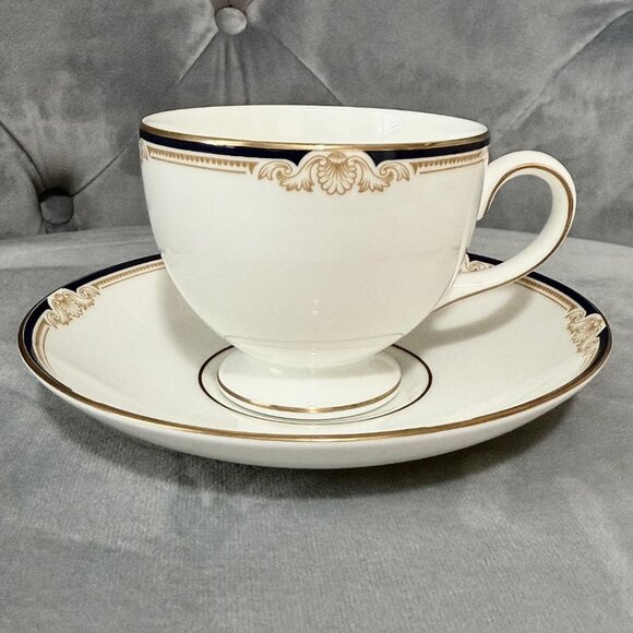 WEDGWOOD CAVENDISH pattern R4680 Cup and Saucer set Made in England Vintage - Picture 8 of 8